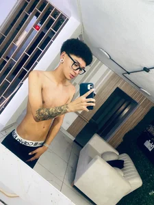 David_Banks_ The boy with glasses. Bilde 2