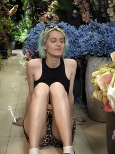 Lea_Elfie The flowers are as soft as my pussy 사진 4