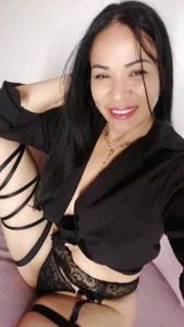 🤤🖤😏 de Iviaiko  2 Imagens