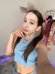 Just 18, and All Yours de daddy_digger  6 Imagens