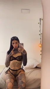 Valerykat_ Black for me? you decide 😍 Pic