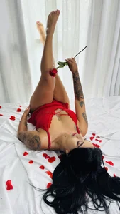 vane_lopez_ "Not everything that provokes... is revealed." 🔥🌹🌹🔥 사진 6