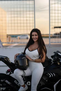 OhAnita kullanıcısının Out for a ride 🏍️ albümü -  5 fotoğraf