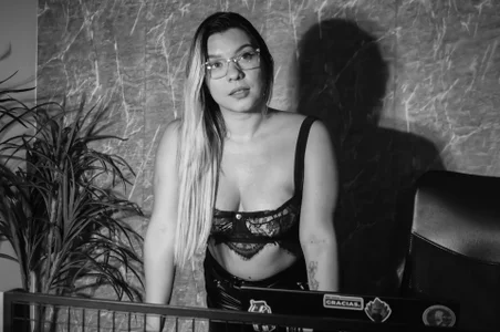 Gaia_Stone Sexy dominant Hình 2