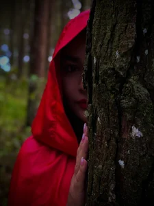 alison_villalobo Red Riding Hood Foto 2
