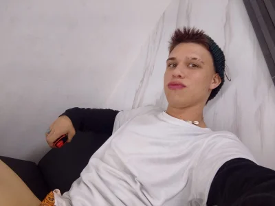 Liam_York_のI'M JUST A NICE GUYの 2枚の写真