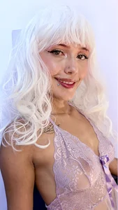 Cherry_Scarlet_ Wig girl  4টি ছবি