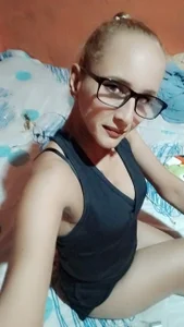 Amanda_Lux Public Pic 5