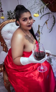 shayna_manson_ a toast ! Pic 2