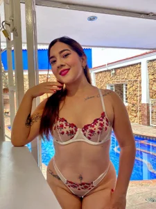 Leah-Moon Too dangerous to ignore 🔥 Foto 2