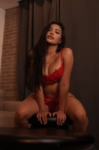 emily_huddson_ Álbum red ❤️ 圖片