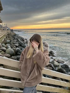 LunaMillie lil trip Foto