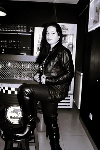 GreciaFox1 Do you want me to serve you a drink? Foto 6