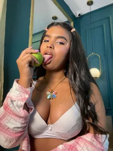 🩷💚 de ZoeyMonroe_  Imagens