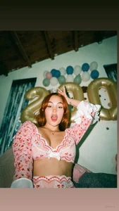 Miss-Abbii WE ARE 200.000K Billede 2