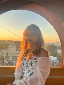 AllenaMarkou Public Immagine  2