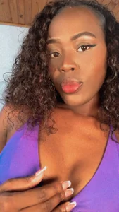 sofia_samuels public2 . fénykép