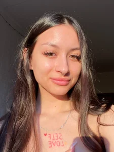 Holypinkie Public  2টি ছবি