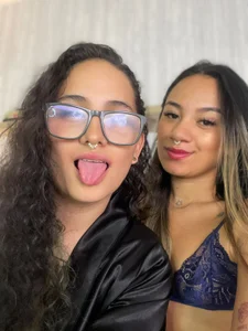 Jules_n_Gia Selfies before the big moment keep going Pic 3