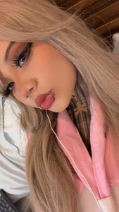 valkyrie_claire_ 👻 Sweet, flirty and a little dangerous. 💋 Gambar