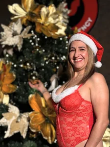 adela_chase Welcome to my Christmas🥳🎊 Pic 2
