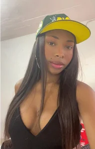 emily_browne Casual before my transmision📷 Pic