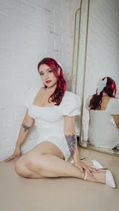 ViolettCastel Your wife? Bilde