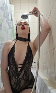 Luxuriouss_s In shower mm Pic 8