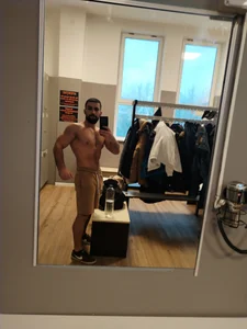 Tommy_Porn_ Public Pic 5