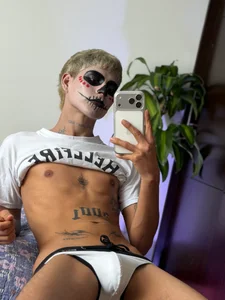 lukasstrong_のCoconut makeup ❤️‍🔥✨の 2枚の写真