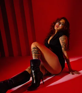 VenuzSofia RED Pic