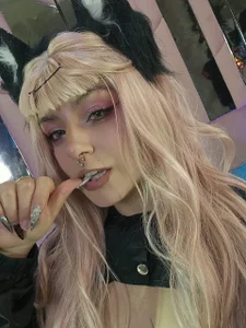 BizzyNoar sexy and horny girl 😈 Billede 4