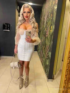 AlexaFaye A little party never hurt anybody😁 Pic 2