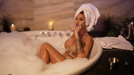 Nicol2Naya Freshly made… and ready to ruin your imagination 💄” Pic 4