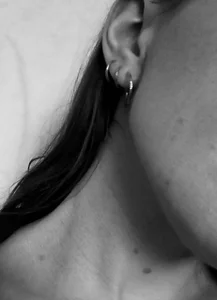 ava_mystic_ Fragments of tenderness in gray 🫦  2টি ছবি