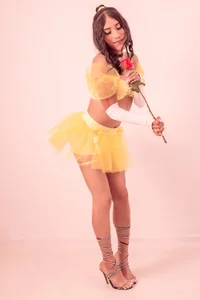 CamilaHarperr_のYellow princess 🌟🌟の枚の写真