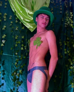 JoshClaarktt Happy Saint Patrick's Day 🍀💰🌈 รูป  7