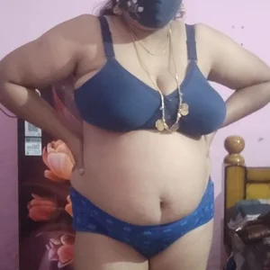 tamil_lathikaaa Public Foto 5