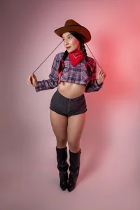 AuroraEvanss Under the hat… pure temptation 🤠🔥 Pic 4