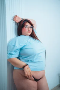 LauraHorny69 Public Pic 4