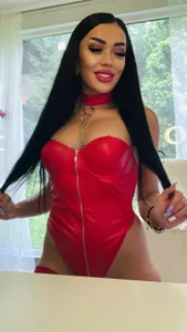 MiaKnoxxx: Public ( 3 фото)