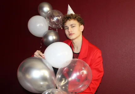 NathanCurl It was my birthday stream 🎂🎁🎈 Foto 4