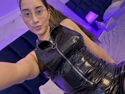 Abby_Sweet1_ kullanıcısının Especial show 2026 albümü -  4 fotoğraf