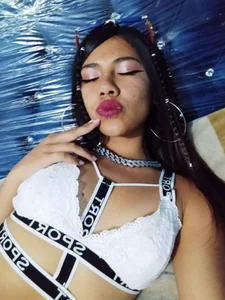 lily_jamesx sexi Pic 6