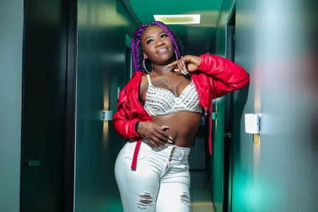 Charllotte_Brown Public Foto 4