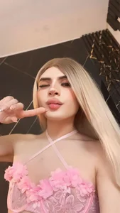 Iam_Emiily_ Public Pic 3