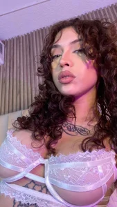 Imagine spending the night with an irresistible brunette🤤✨ de VenuzSofia  4 photos