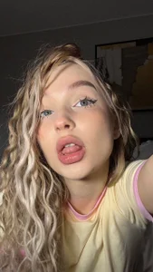 -teenytiny- few selfies for your phone ☺️ Pic