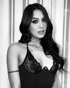 Sara_Greey 𝐿𝑒𝑡'𝑠 𝑔𝑒𝑡 𝑤𝑒𝑡💦  3টি ছবি