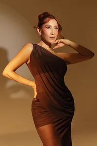 MiaFarrell_ Golden Curve Foto 6